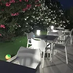 Vicky's Garden דירה *