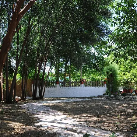 Апартаменты Vicky's Garden *