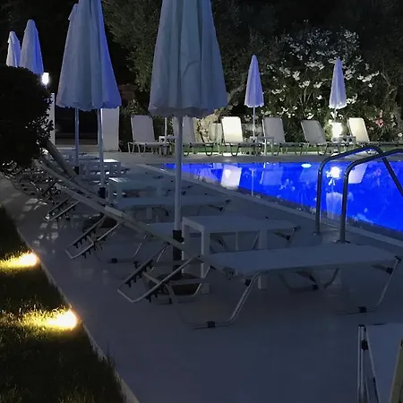 Vicky's Garden Апартаменты *