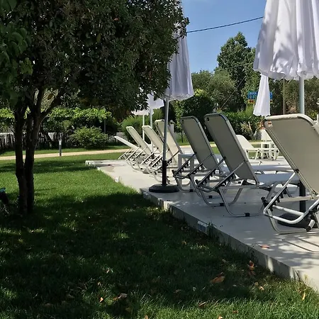 Vicky's Garden Апартаменты Каламакион